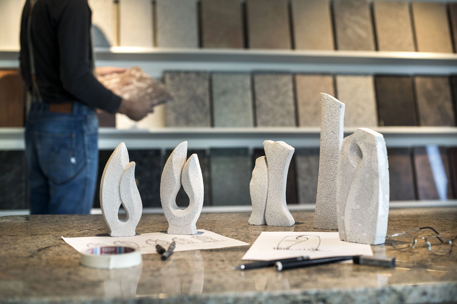 Massstabsgetreue Modelle für individuelle Grabsteine in Thun.