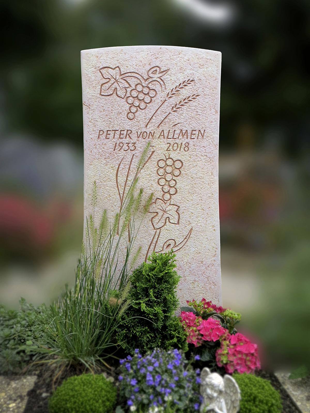 Ein stilvoller Grabstein für Belp, Kirchdorf und Worb – schlicht, individuell und traditionsbewusst.